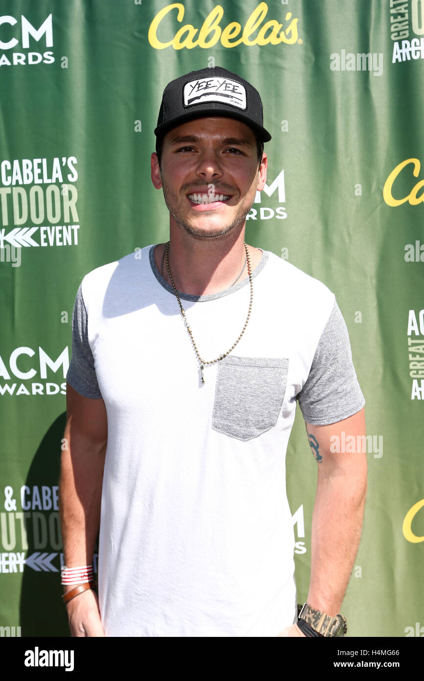 Granger Smith assiste il Cabela's & Accademia di Musica Country celebrità Torneo di tiro con l'arco durante la quarta parte di ACM per una causa Festival presso il Las Vegas Festival Grounds il 2 aprile 2016 a Las Vegas, Nevada. Foto Stock