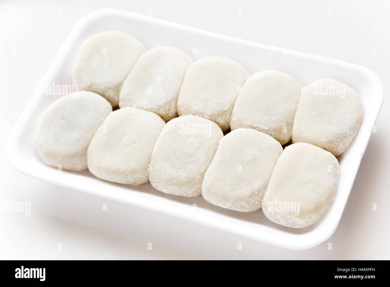 Mochi, Giapponese gommoso dolce dolce preparato con riso, zucchero,  glucosio, albume d'uovo, polvere, l'acqua dolce di fagioli azuki Foto stock  - Alamy