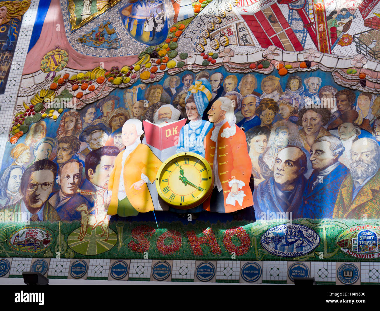 Regno Unito, Inghilterra, Londra, Carnaby Street, spirito di Soho murale Foto Stock