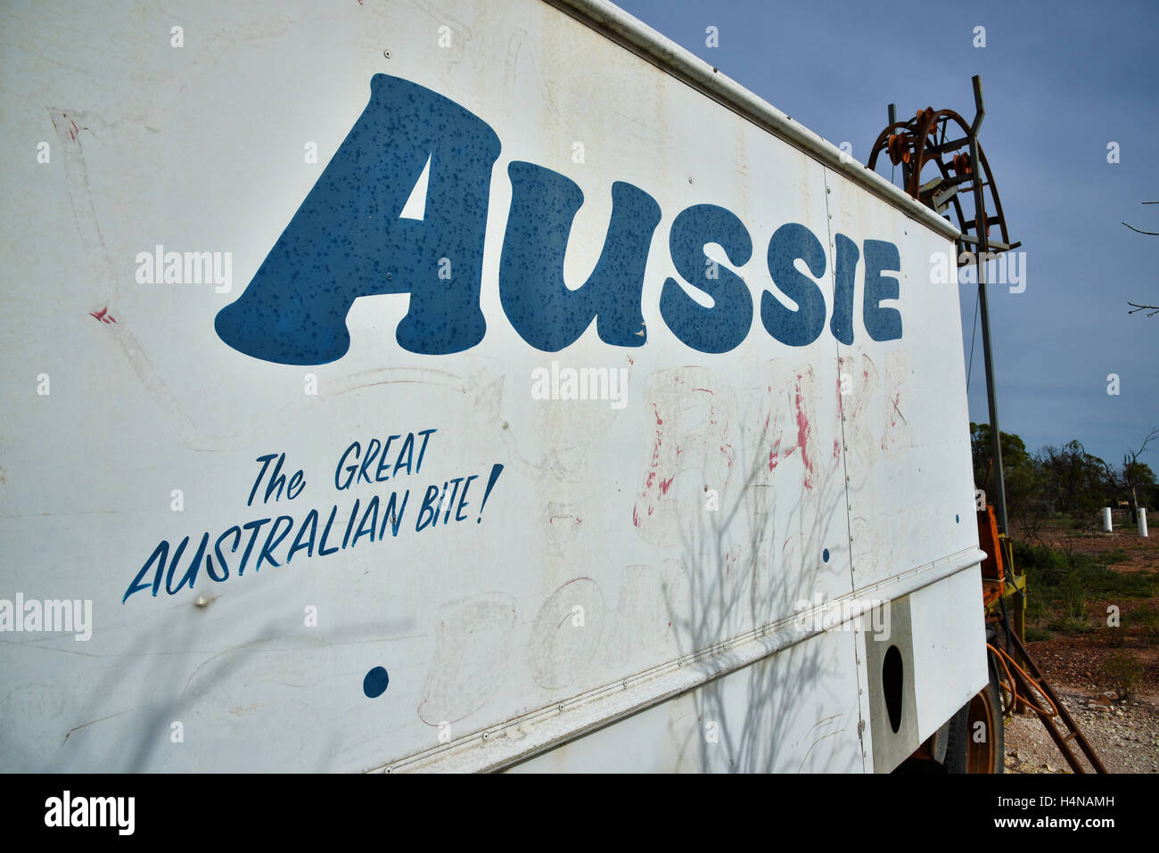 ' Australiano, il grande Australian bite ' segno sul fianco del mio accampamento di Lightning Ridge nel Nuovo Galles del Sud, Australia Foto Stock
