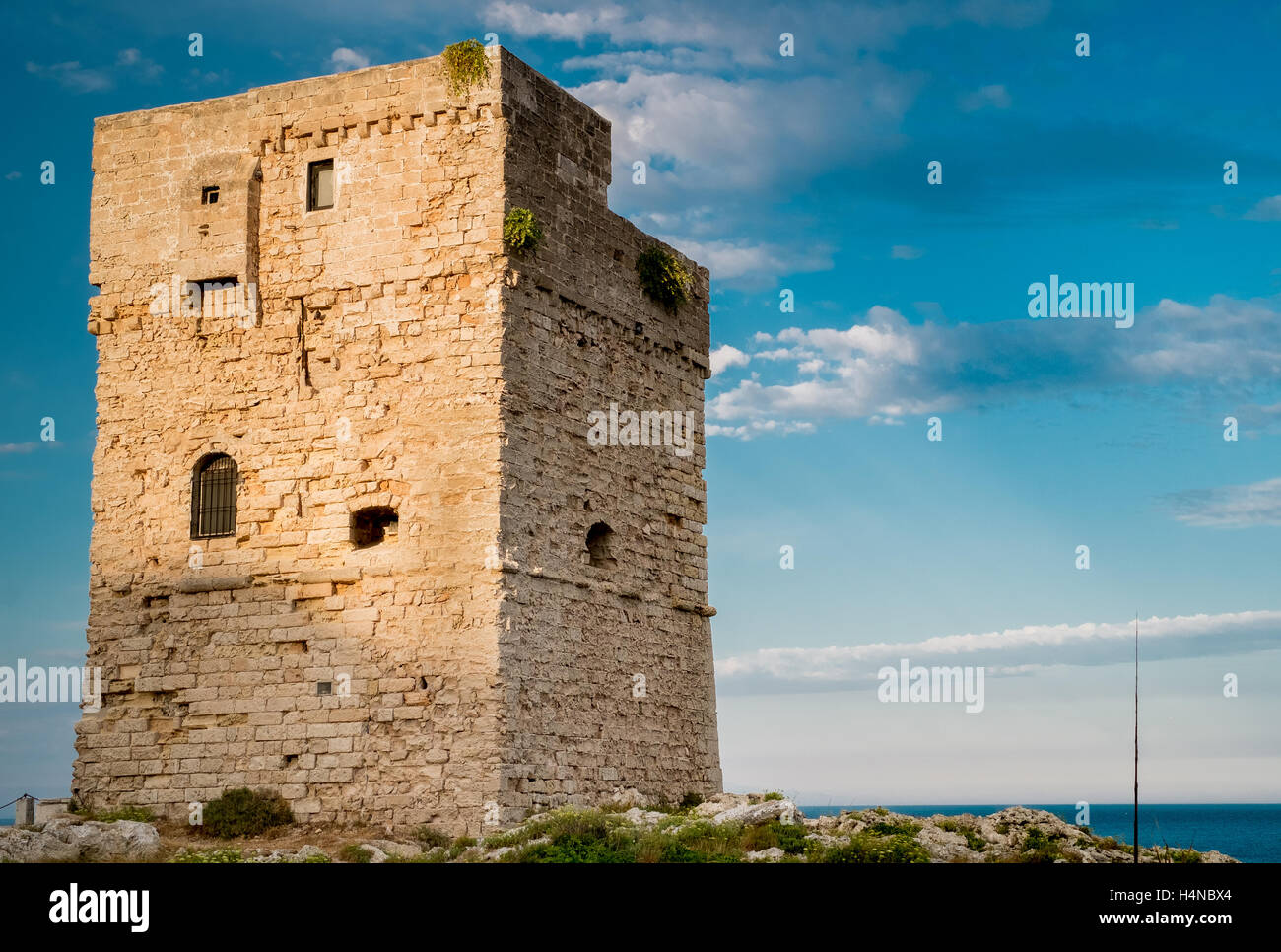 Torre di avvistamento costiero in Marina Serra, Tricase, Lecce, Puglia, Italia. Foto Stock
