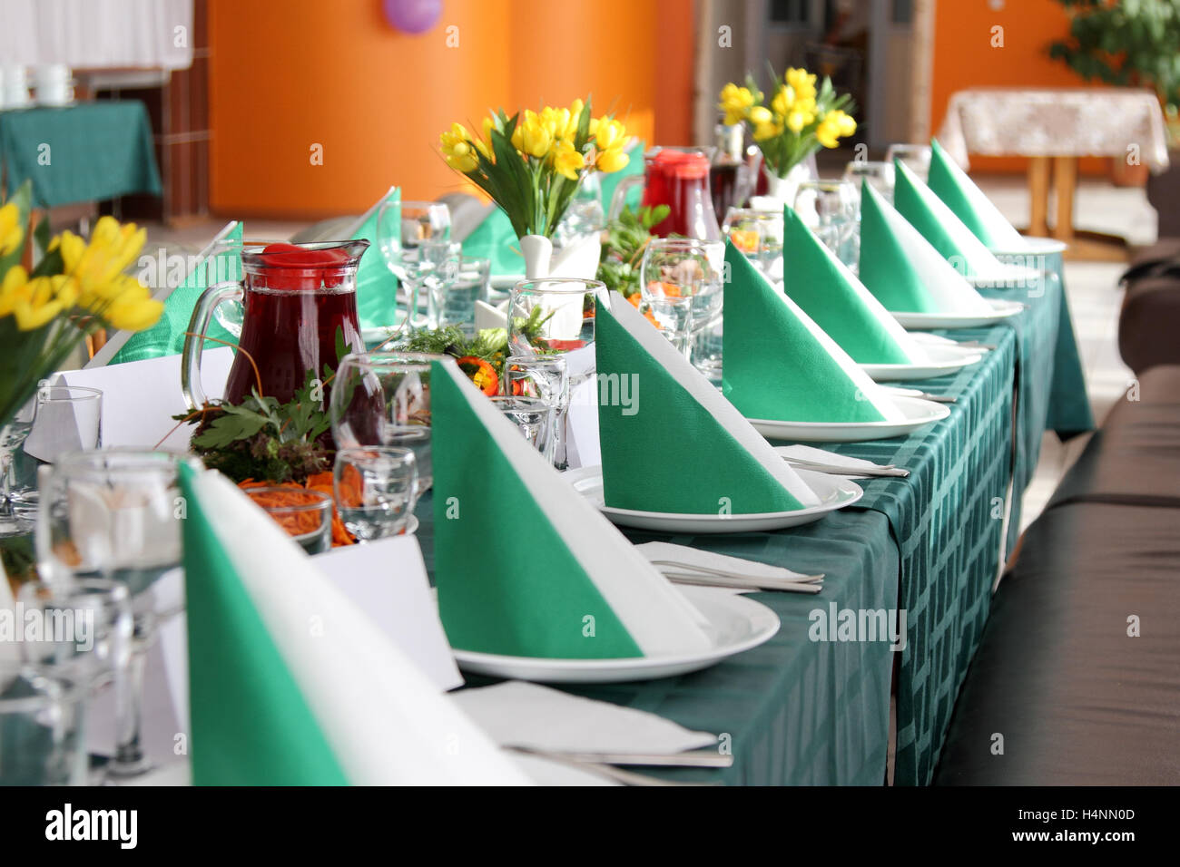Decorate tavolo nella sala banchetti. Foto Stock