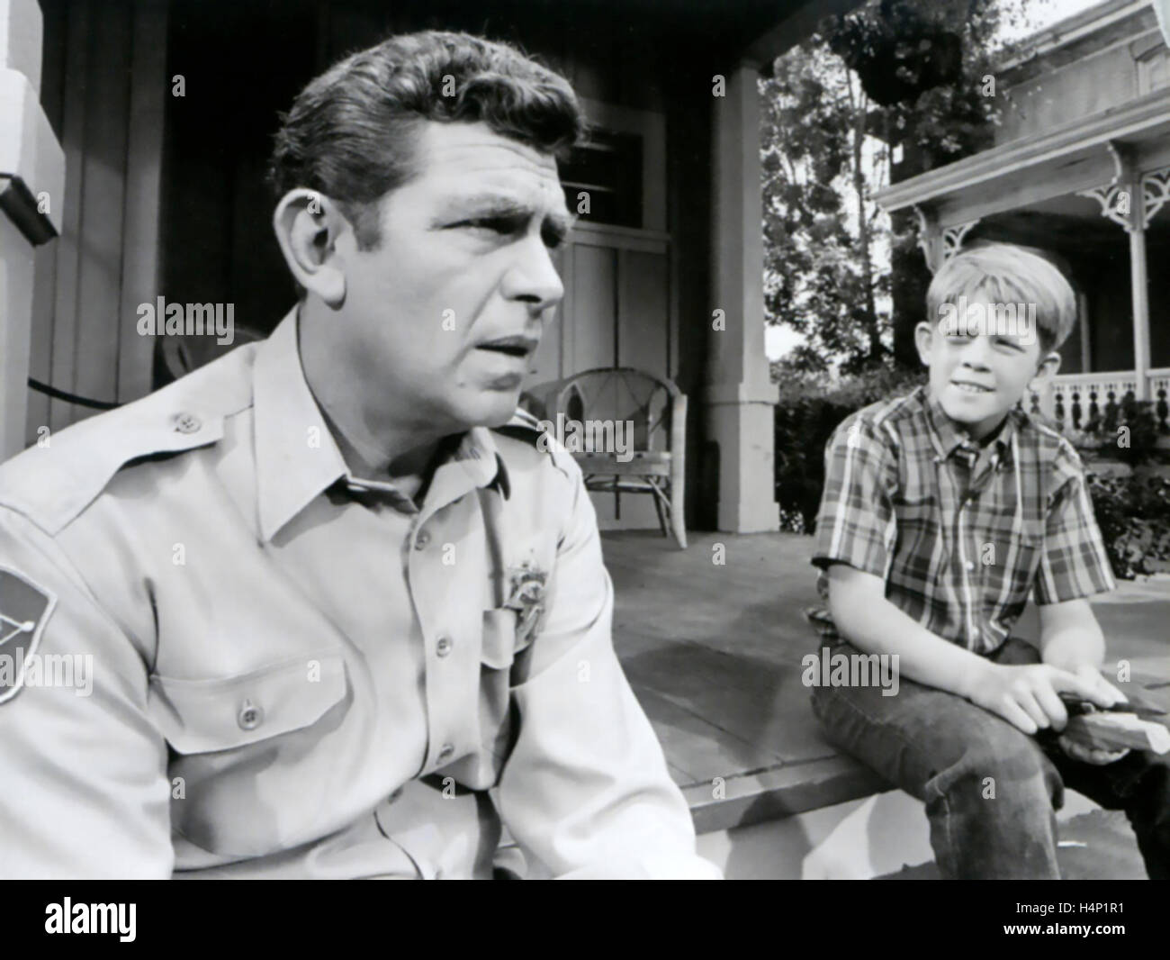 La Andy Griffith Danny Thomas le imprese serie TV 1960-1968 con Andy Griffith a sinistra e Ron Howard nel 1966 stagione episodio "Opie la ragazza di' Foto Stock