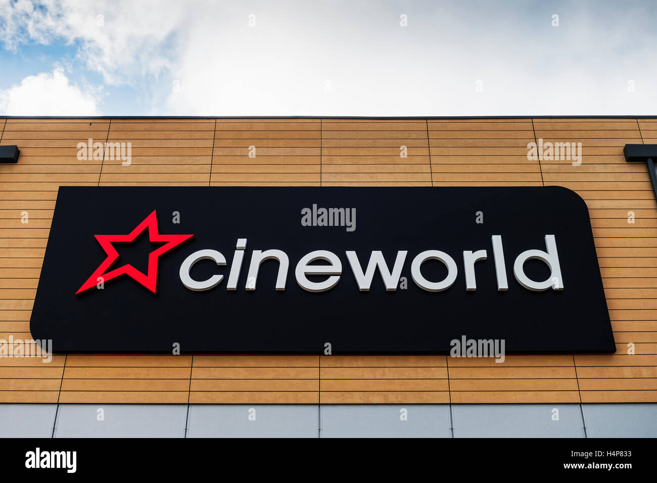 Cineworld cartello su di essa il cinema a Dalton Park, Regno Unito Foto Stock
