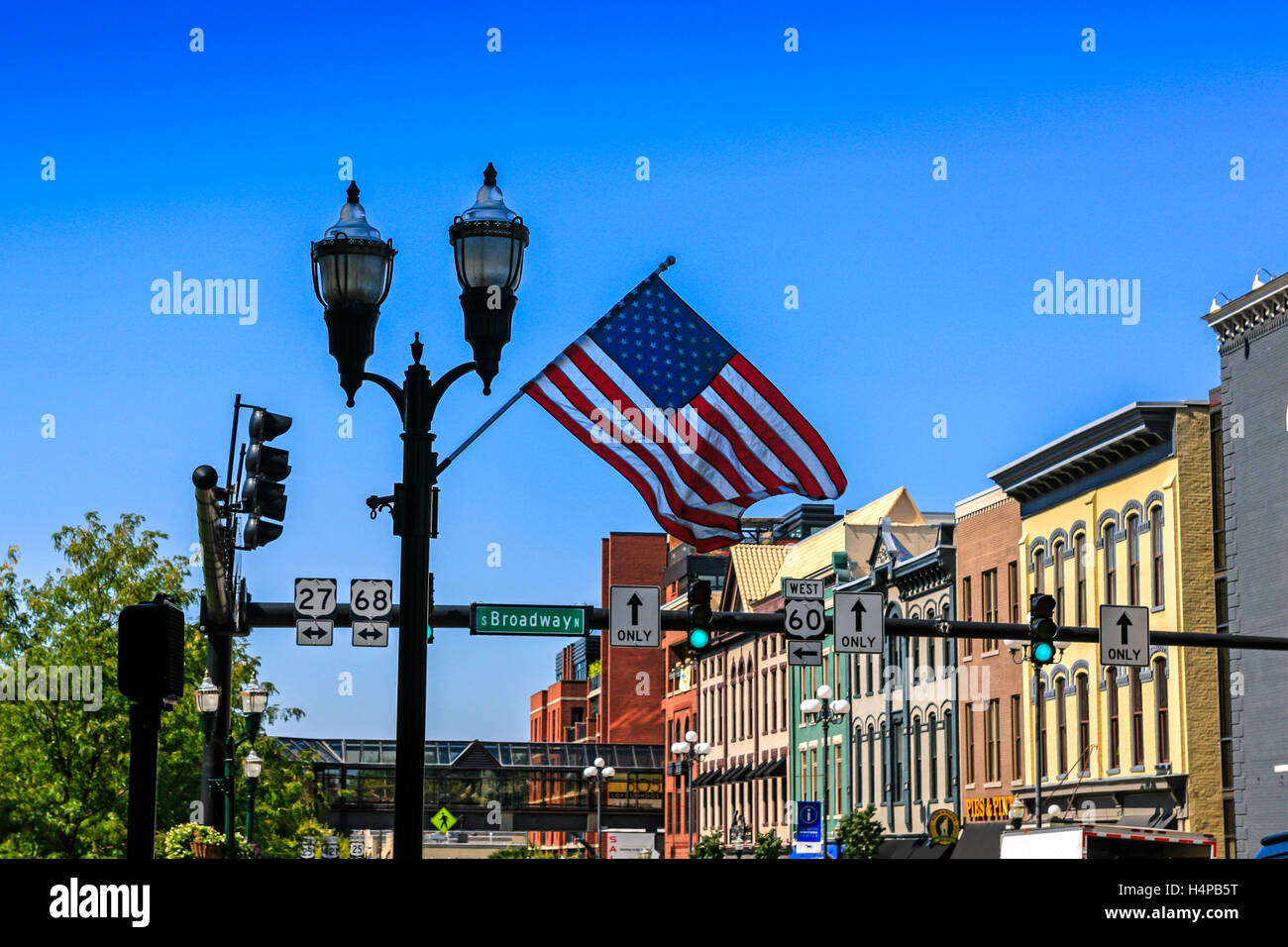 L'intersezione di W Main Street e Broadway nel centro di Lexington KY Foto Stock