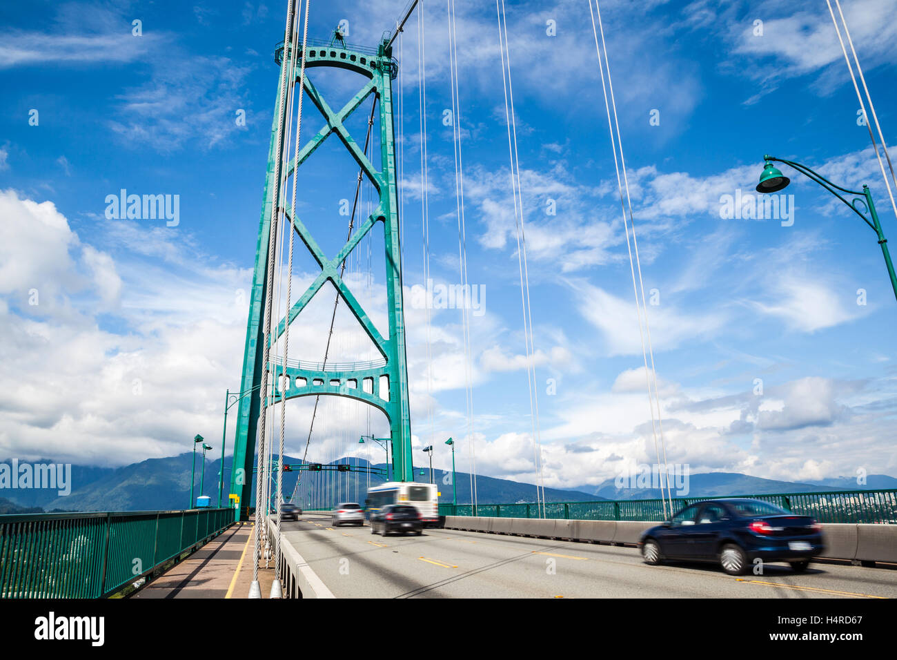 Aperto nel 1938, Vancouver è il Ponte Lions Gate attraversa il Burrard ingresso e collega la città al Northshore comuni Foto Stock