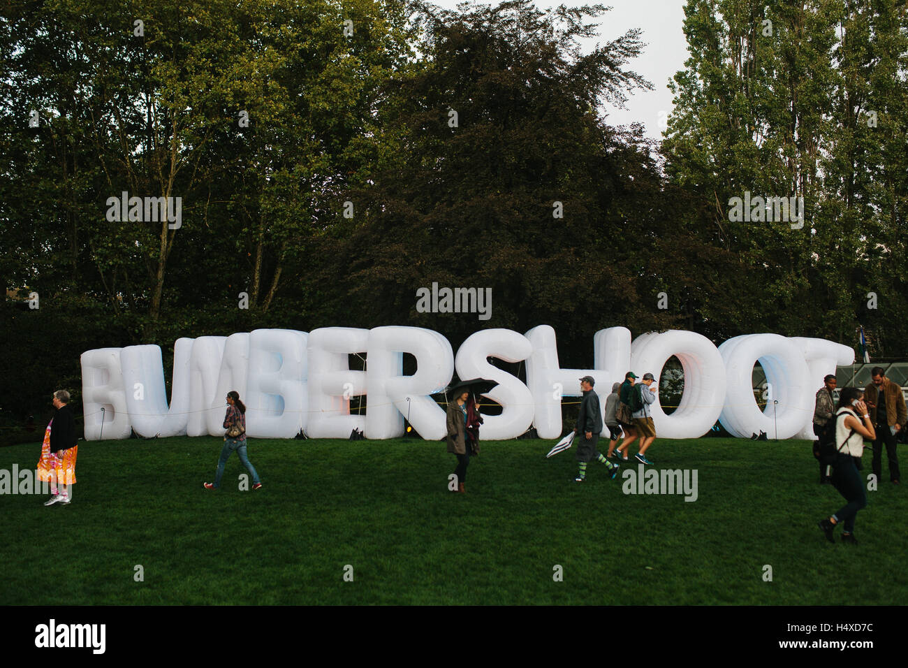 Blow up lettera atmosfera durante il giorno a Bumbershoot Festival il 5 settembre 2015 a Seattle, Washington. Foto Stock