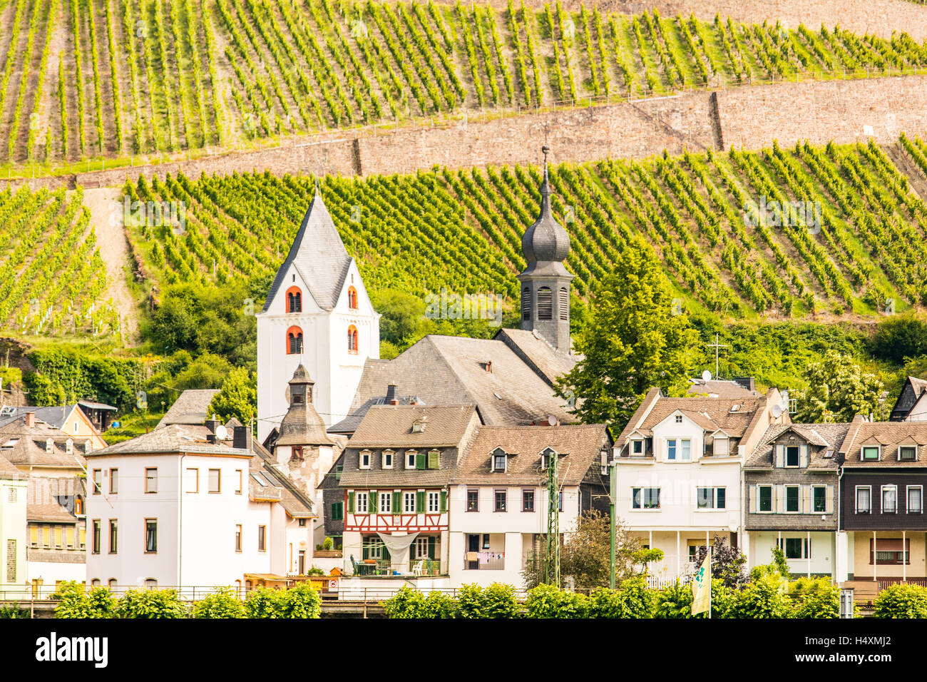 Romantica Gola del Reno e del villaggio chiesa, Germania, Europa Foto Stock