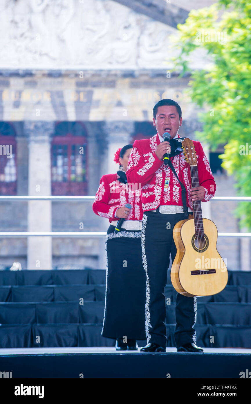 Mariachi eseguire sul palco del XXIII International Mariachi & Charros festival a Guadalajara in Messico Foto Stock