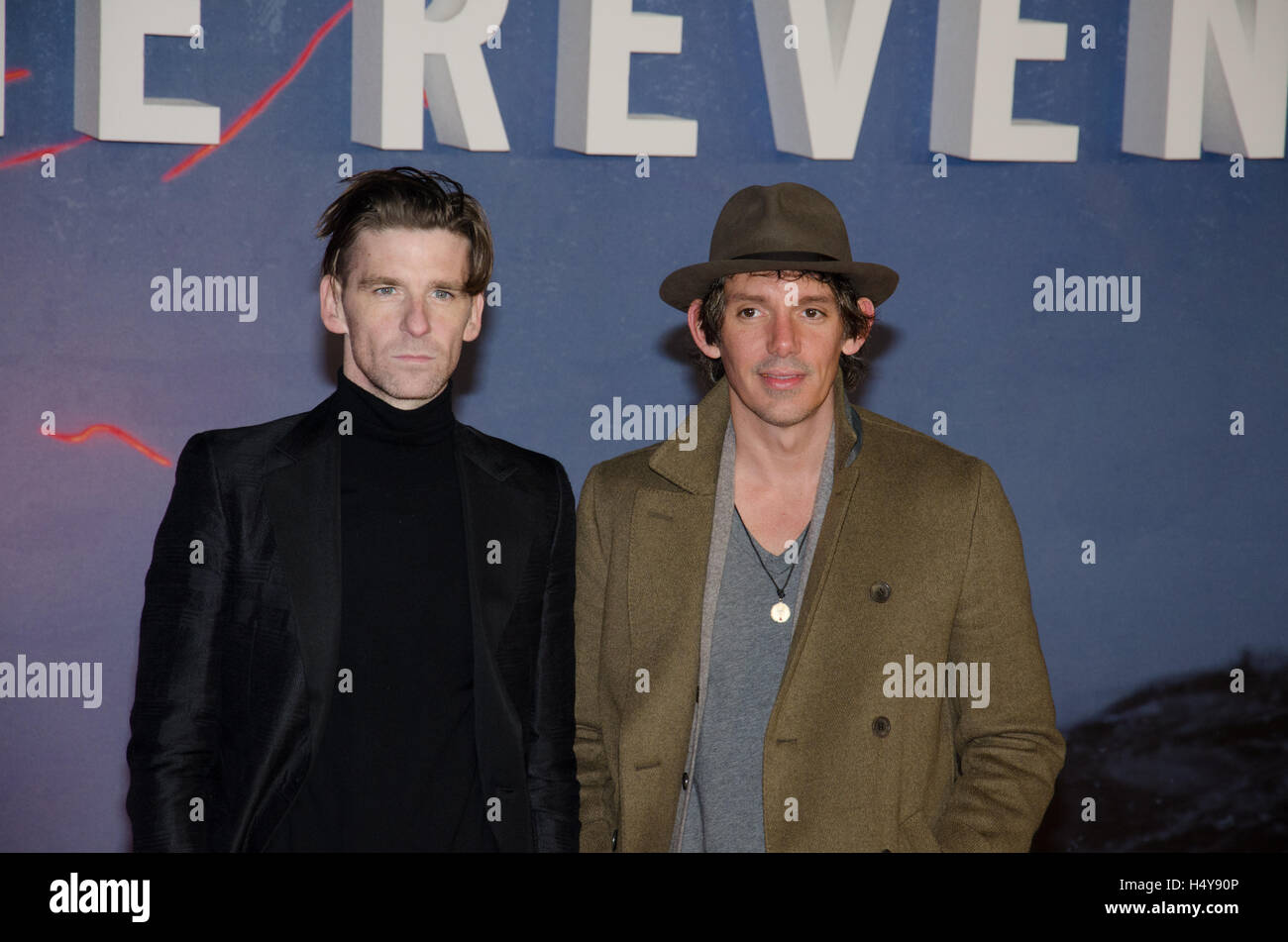 Paul Anderson e Lukas Haas nella partecipazione al Revenant Premiere all'Empire Leicester Square Theatre on gennaio 14, 2016 a Londra, Inghilterra. Foto Stock
