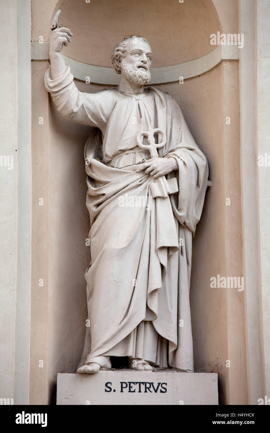 Statua di Apostolo Simon Pietro o San Pietro, Pietra Ligure, Riviera Ligure, Liguria, Italia, Europa Foto Stock