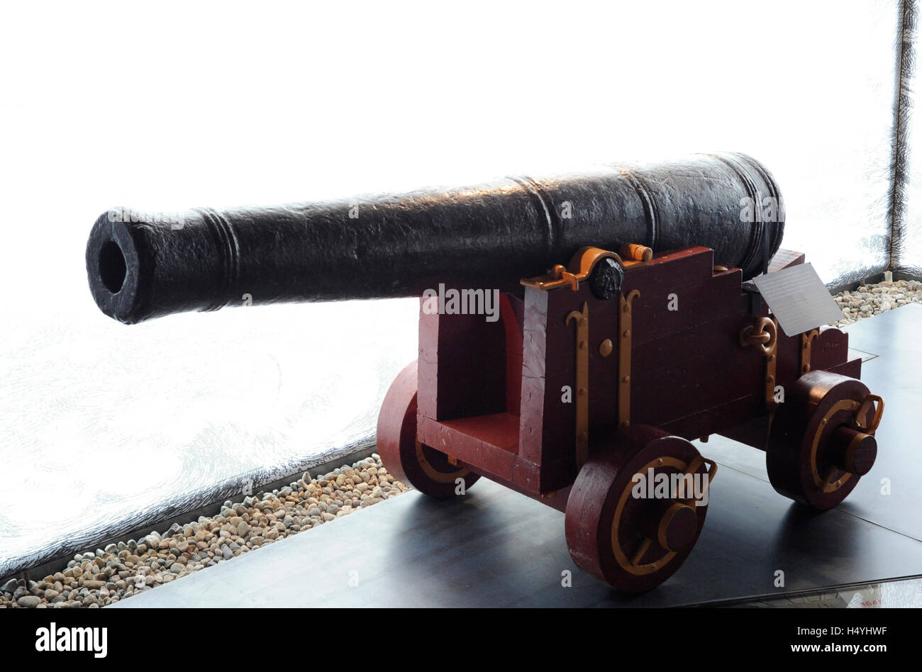 Il cannone dalla nave di schiavi Fredensborg naufragò 1768 vicino a Arendal. Protezione contro i pirati. Il Museo Marittimo Norvegese. Oslo. La Norvegia. Foto Stock