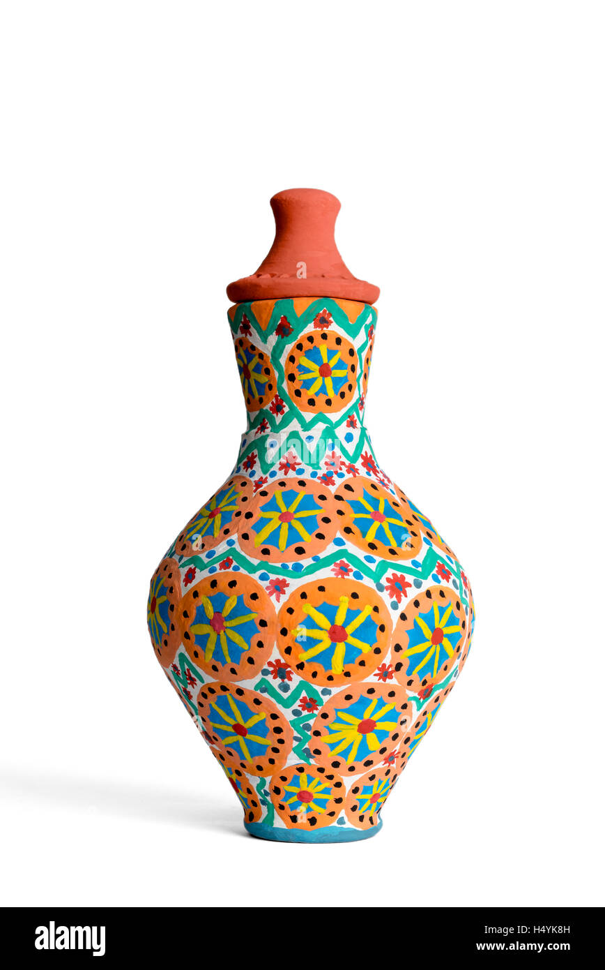 Un egiziano colorato decorato vaso in ceramica (in arabo: Kolla) fatti di argilla, una delle più antiche abitudini degli antichi egizi Foto Stock