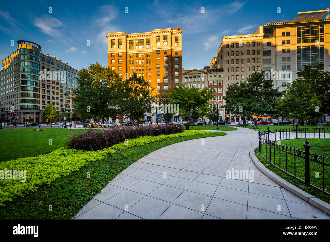 La passerella e fabbricati al Farragut Square, a Washington, DC. Foto Stock