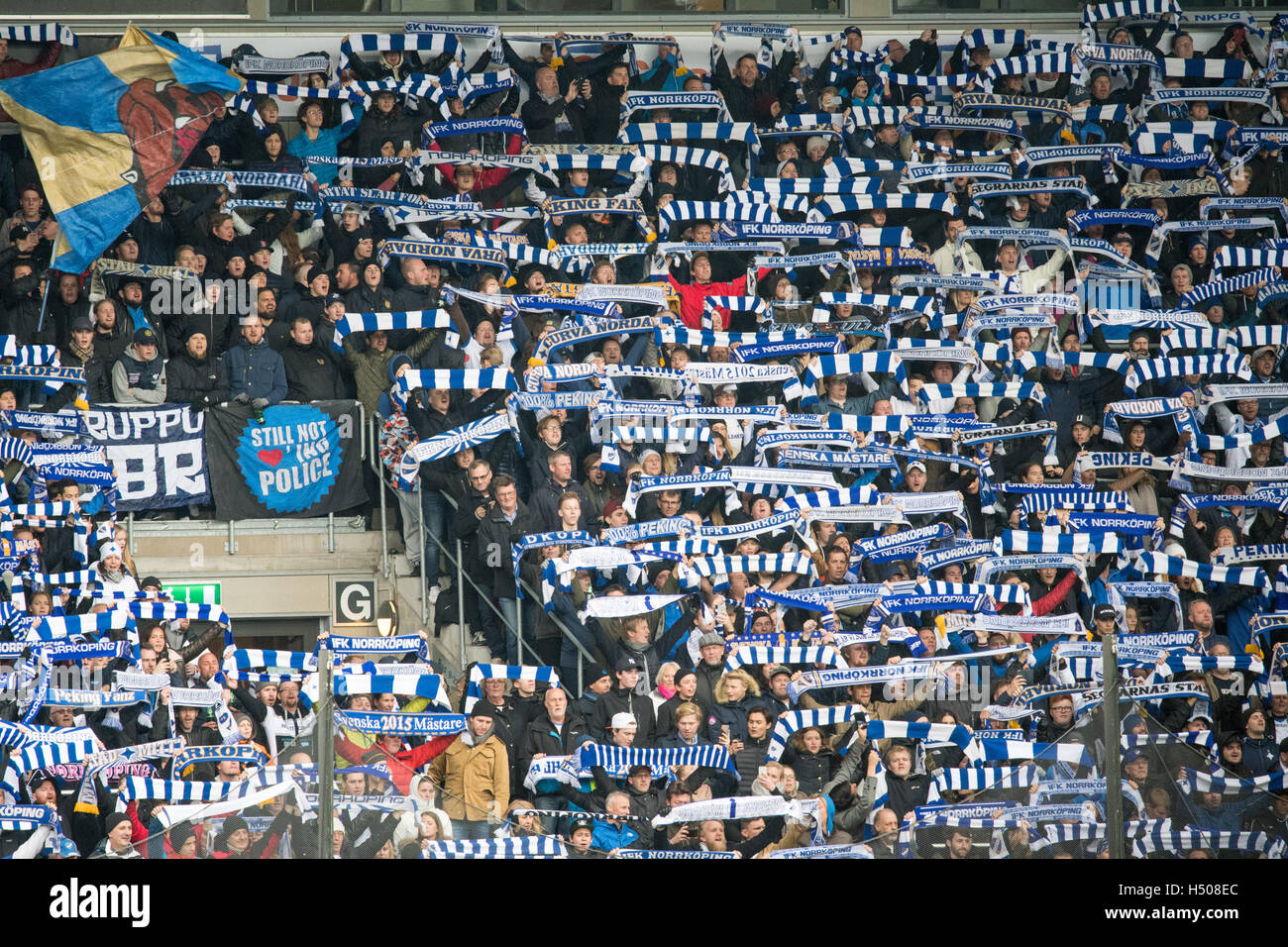 IFK Norrköping sostenitori Fanz di Pechino a Curva Nordahl IFK come soddisfare il Malmo FF a Östgötaporten svoltosi a Norrköping Foto Stock