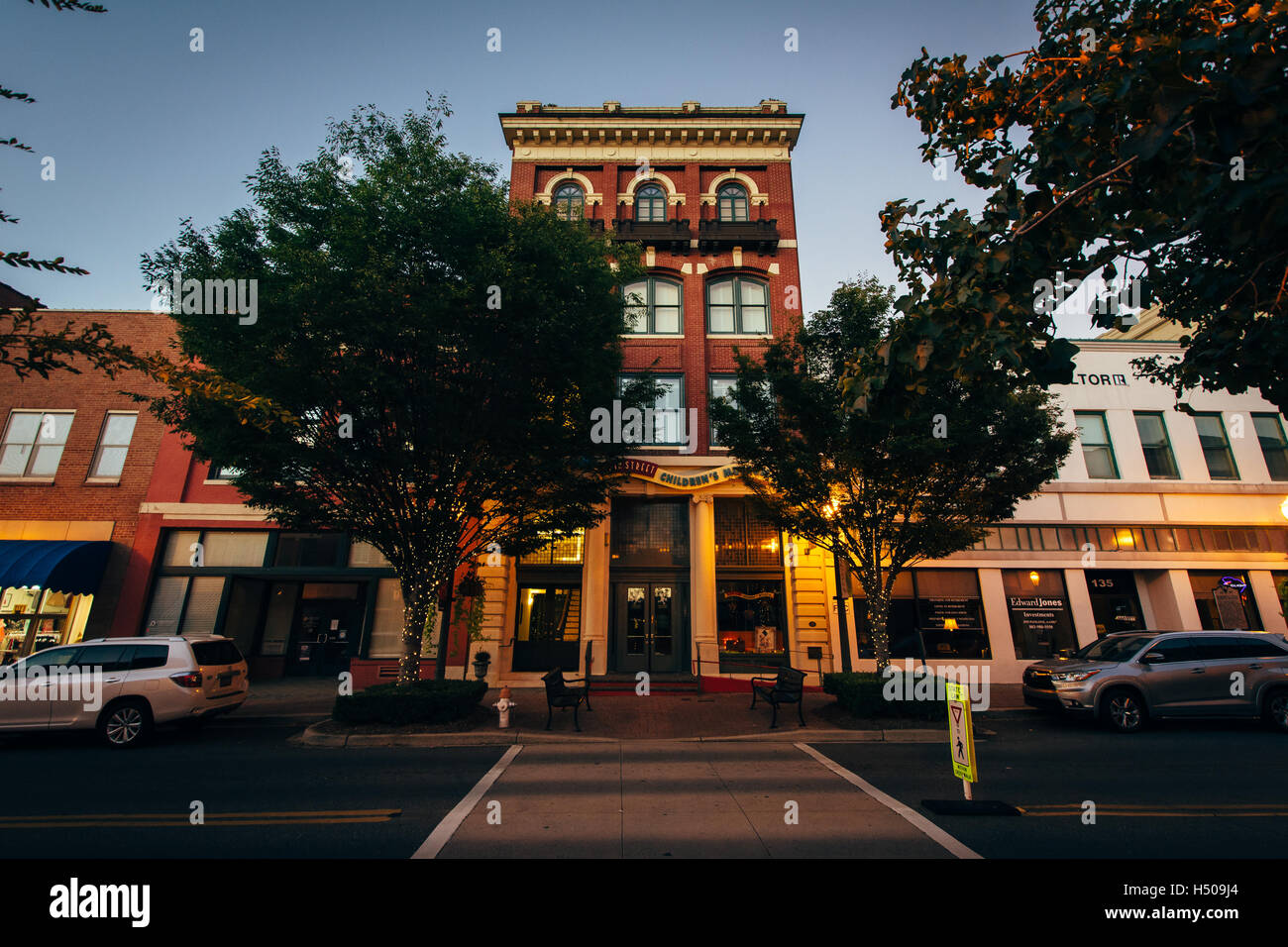 Edifici su Main Street, nel centro cittadino di Rock Hill, Carolina del Sud. Foto Stock