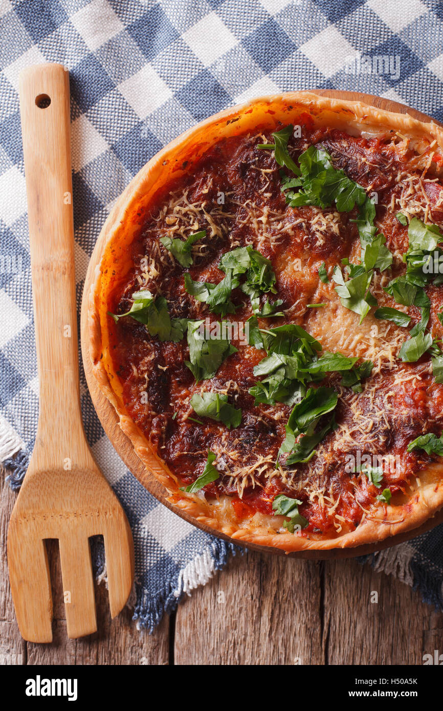 Chicago deep dish pizza closeup. vista orizzontale dal di sopra Foto Stock