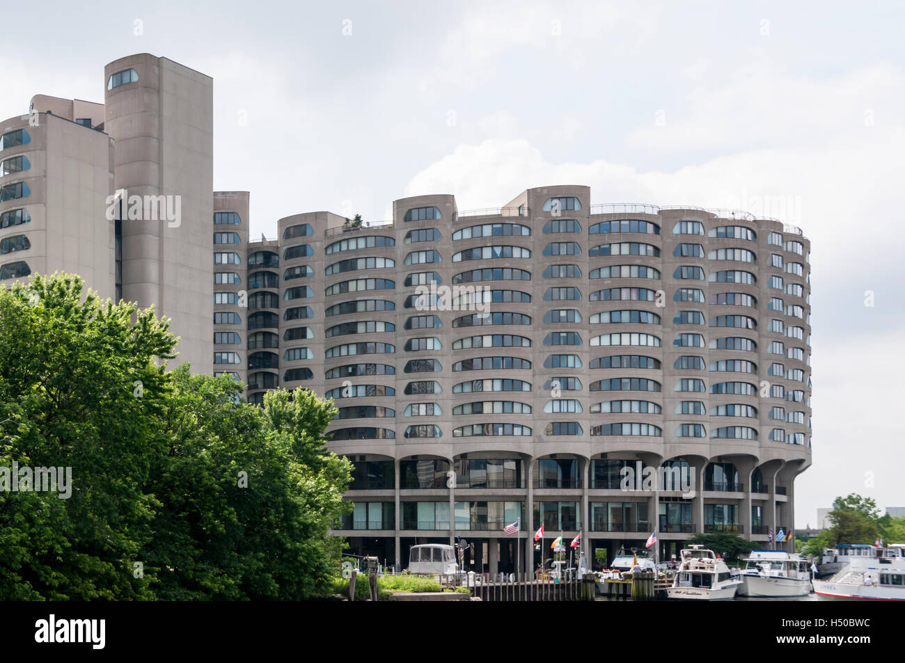 La Città di Fiume condominiums sul ramo meridionale del fiume Chicago, progettato da Bertrand Goldberg. Foto Stock