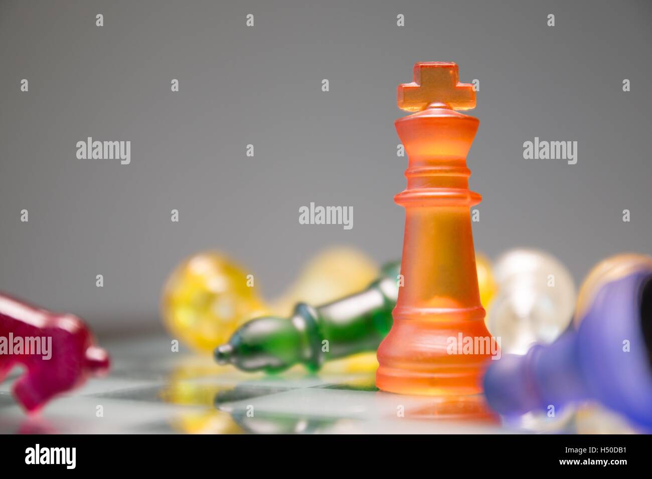 Scacchi colore battendo tutti gli avversari Foto Stock