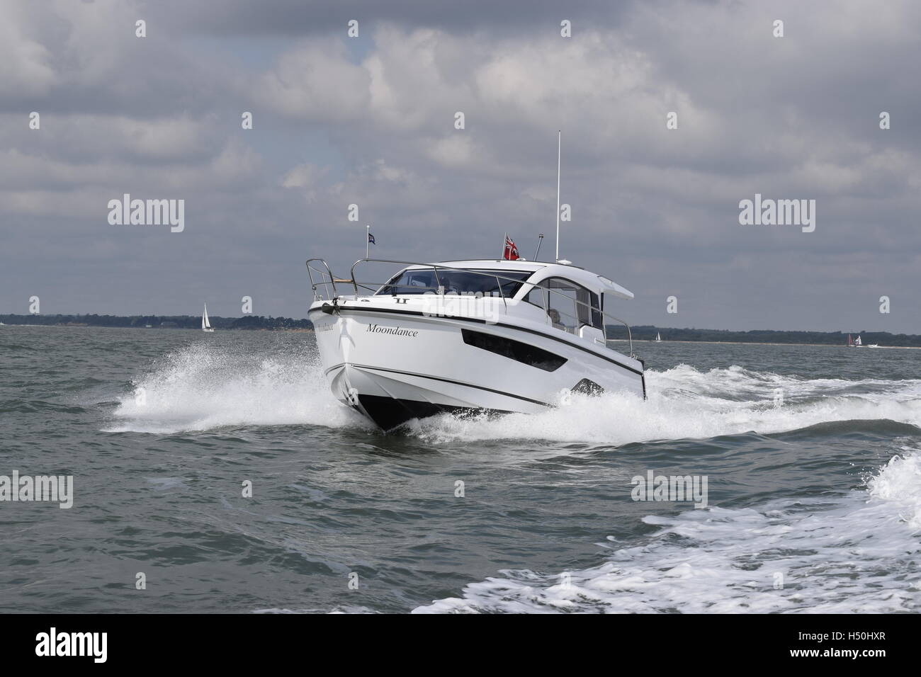Powerboat in velocità nel Solent, Regno Unito Foto Stock