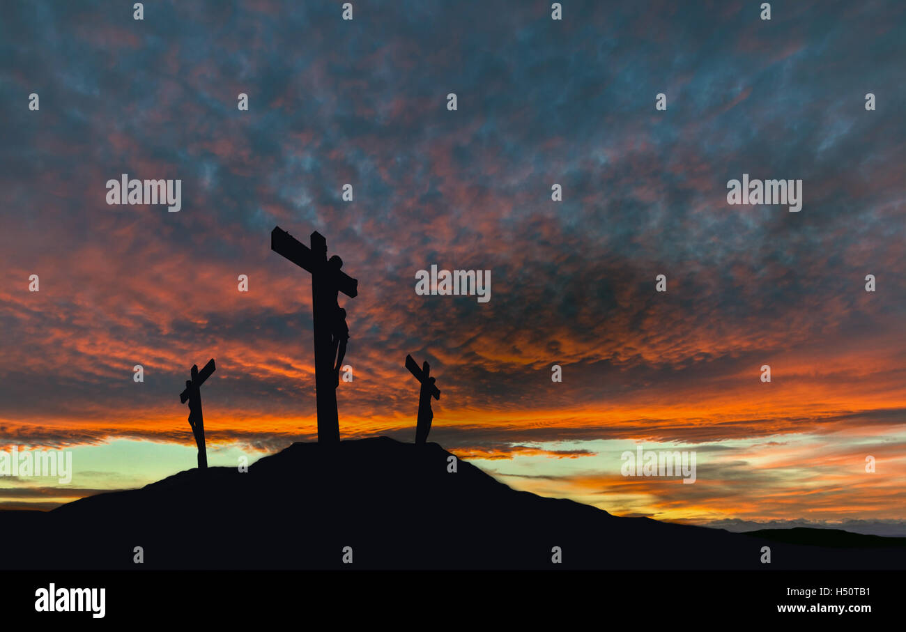 Una silhouette della crocifissione di Gesù Cristo sulla croce con altri 2 Briganti contro un tramonto spettacolare. Foto Stock