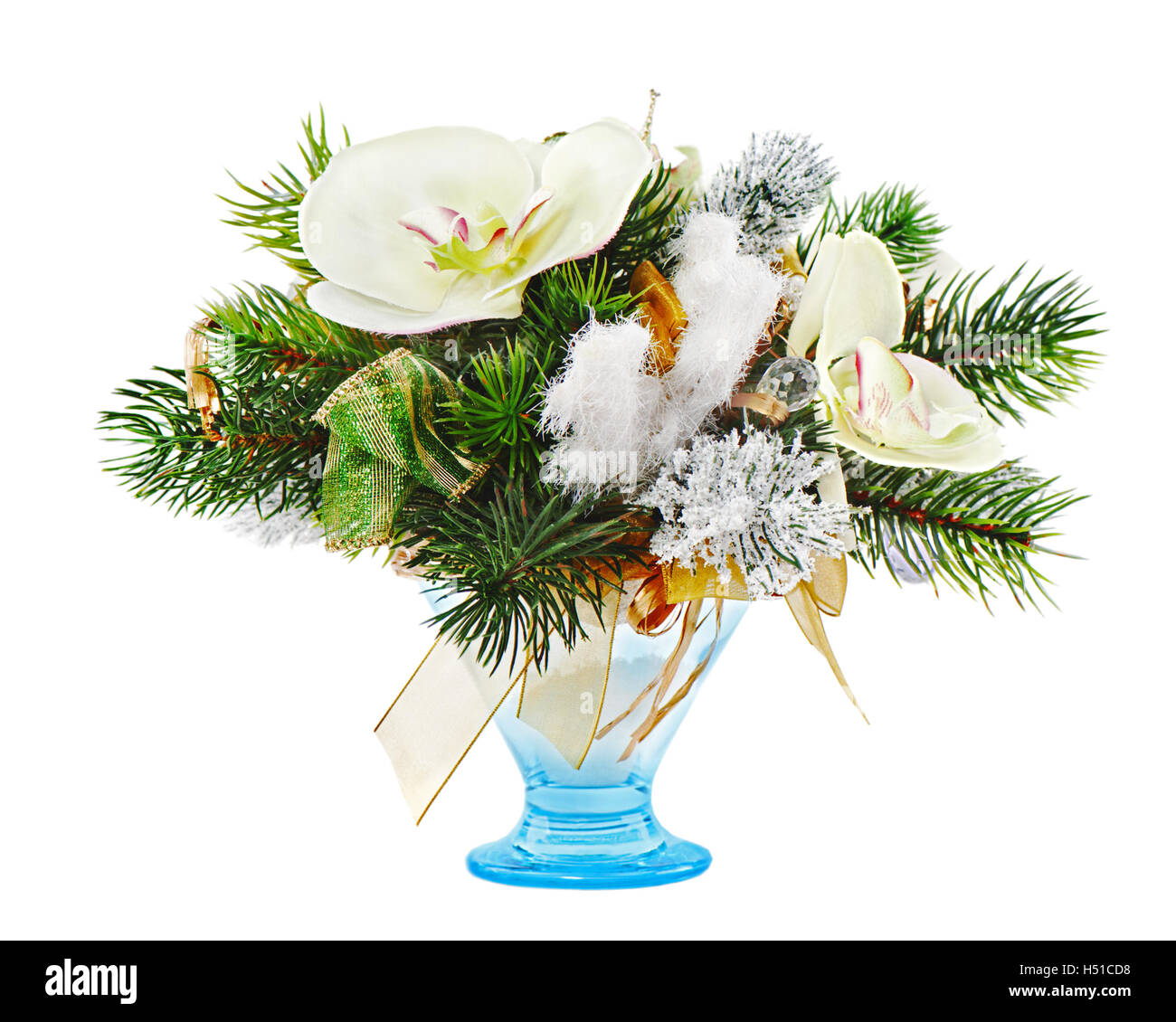 Natale la disposizione delle palle di Natale, i fiocchi di neve, candele e rami di pino isolato su sfondo bianco. Foto Stock