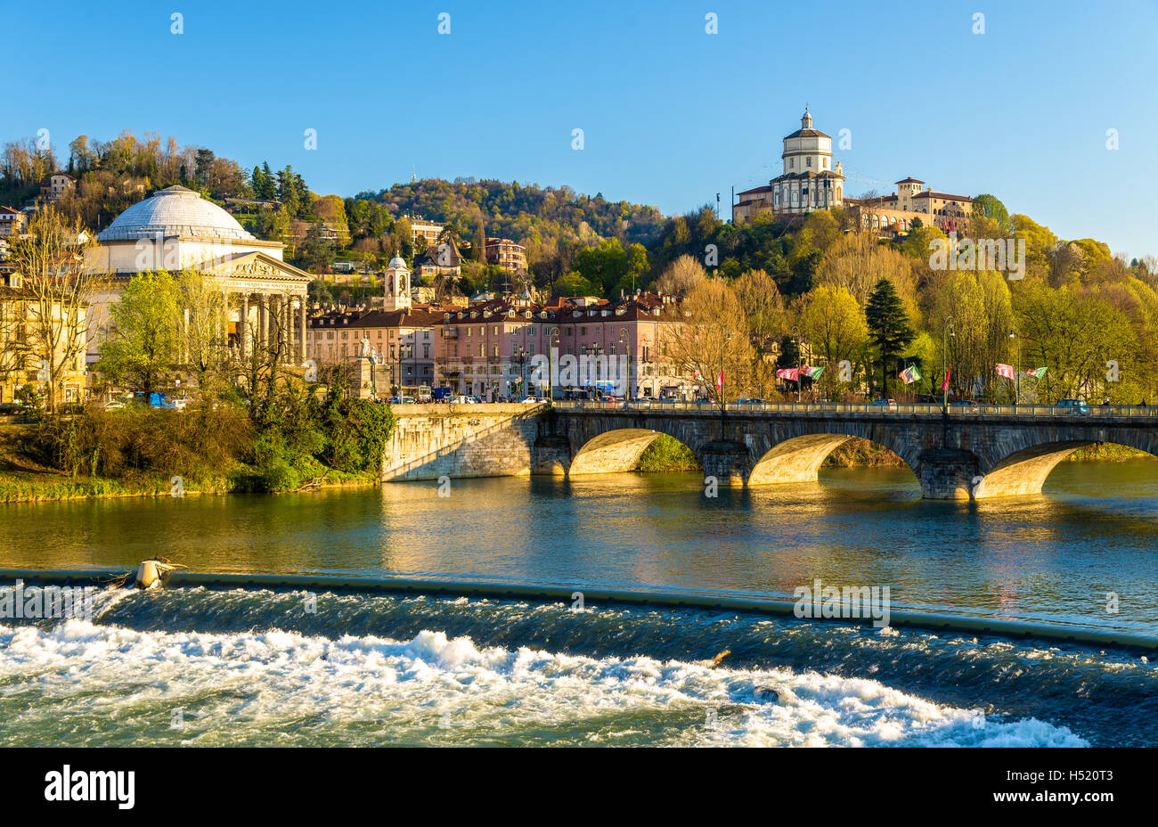 Vista di Torino oltre il fiume Po - Italia Foto Stock