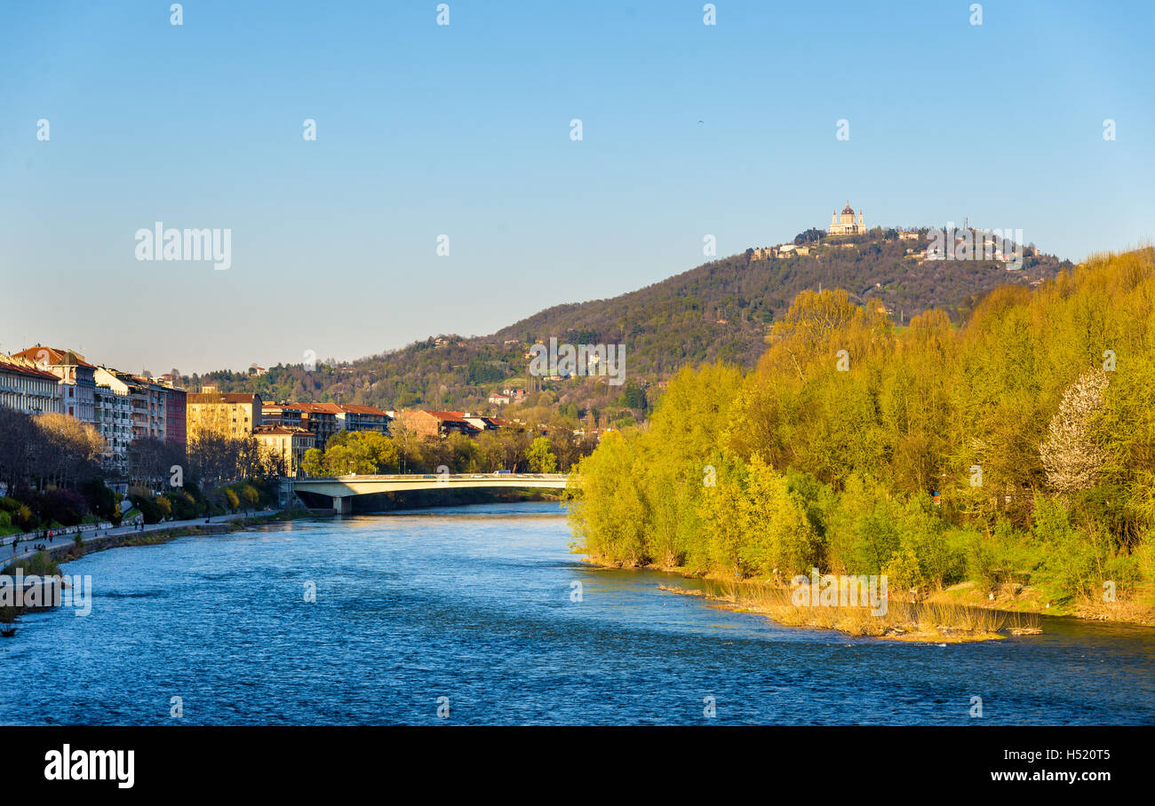 Vista di Torino oltre il fiume Po - Italia Foto Stock