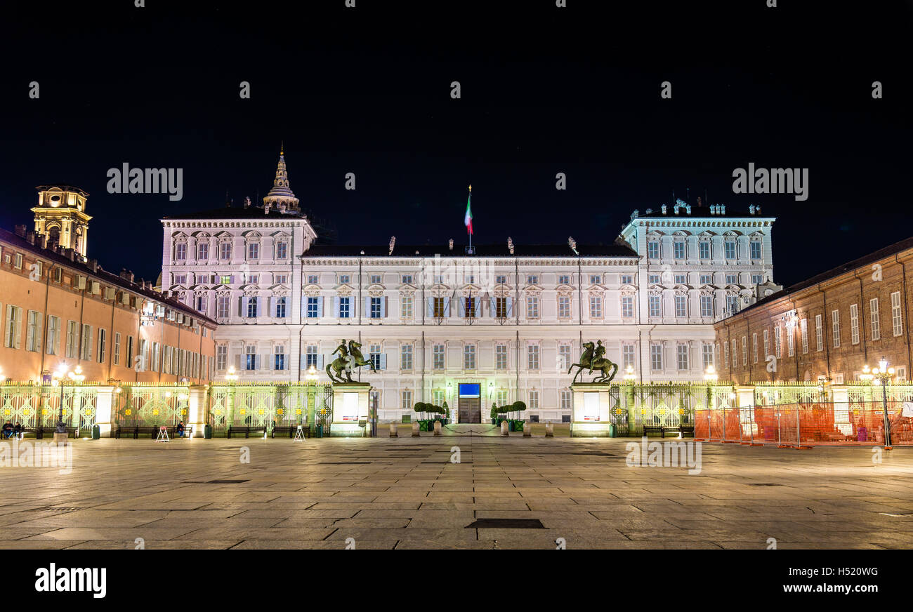 Il Palazzo Reale di Torino di notte - Italia Foto Stock