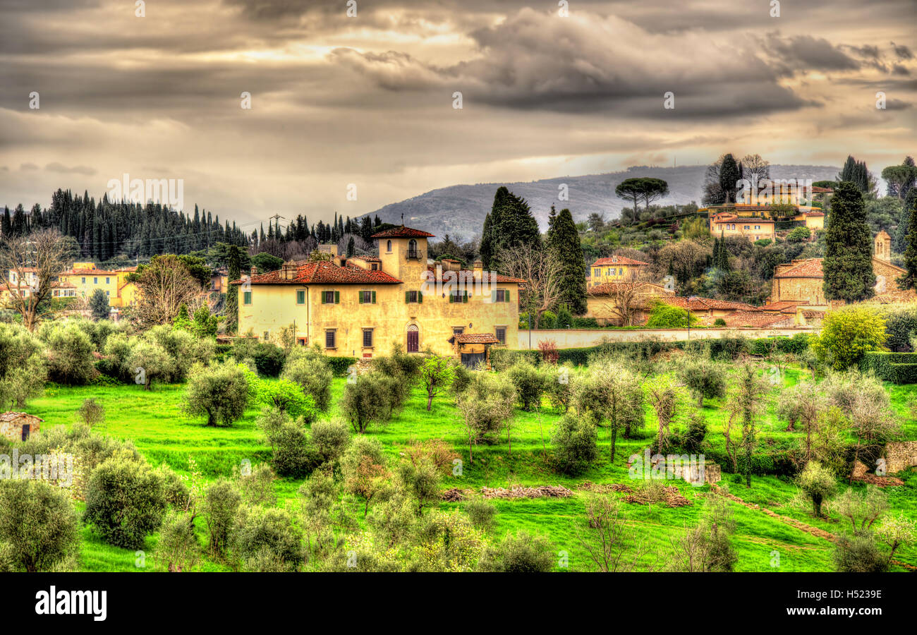 Vista dei monti Appennini vicino Firenze - Italia Foto Stock