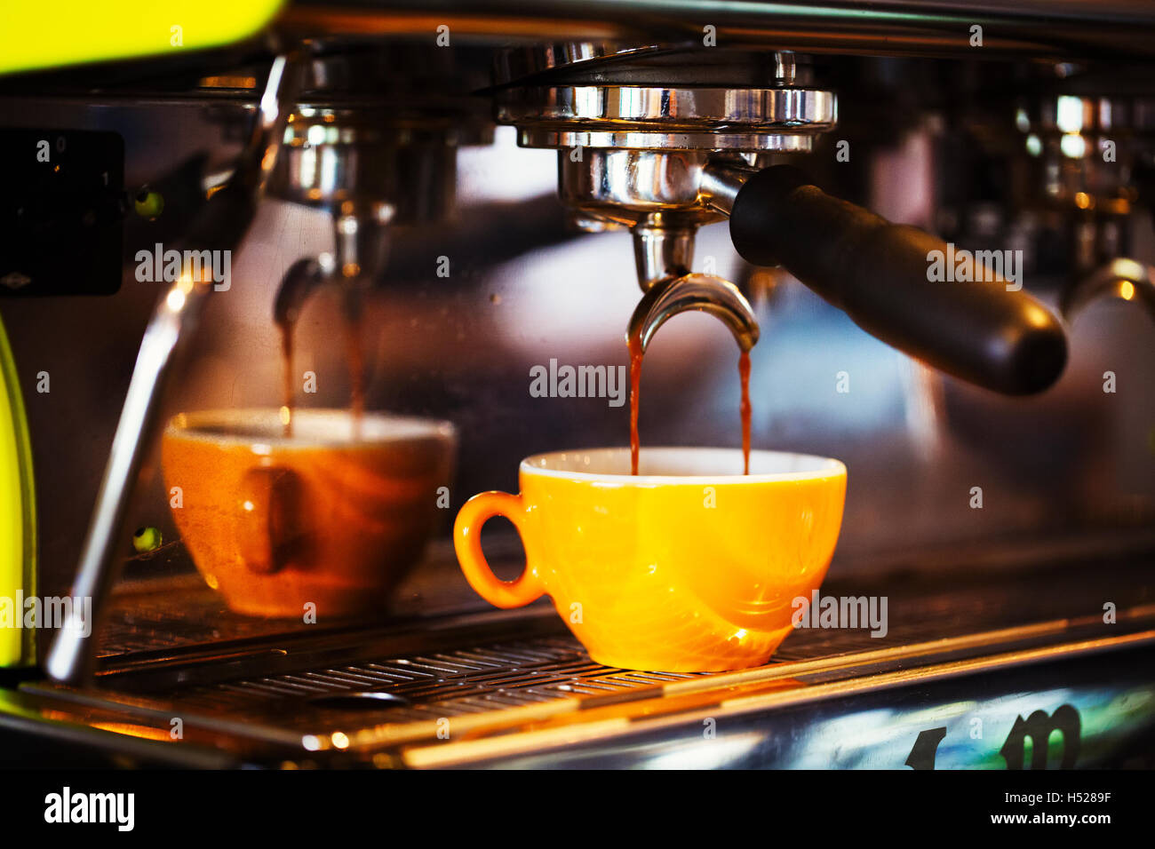 Close up della macchina espresso in un ristorante. Foto Stock