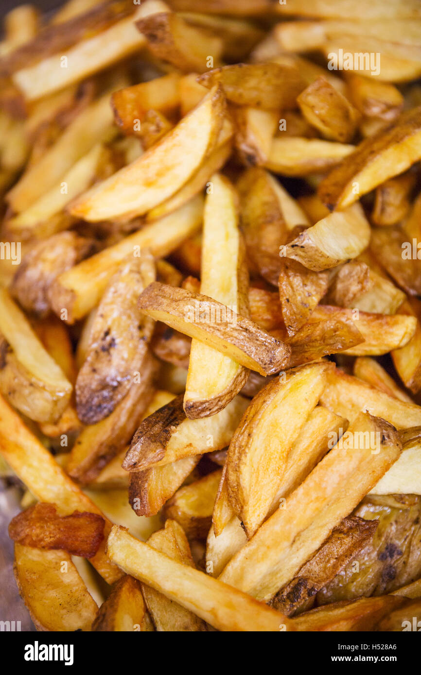 Close up di patate fritte a spicchi. Foto Stock