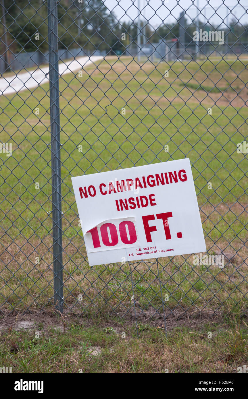 La giornata elettorale nella piccola North Florida cittadina di Fort bianco. Foto Stock