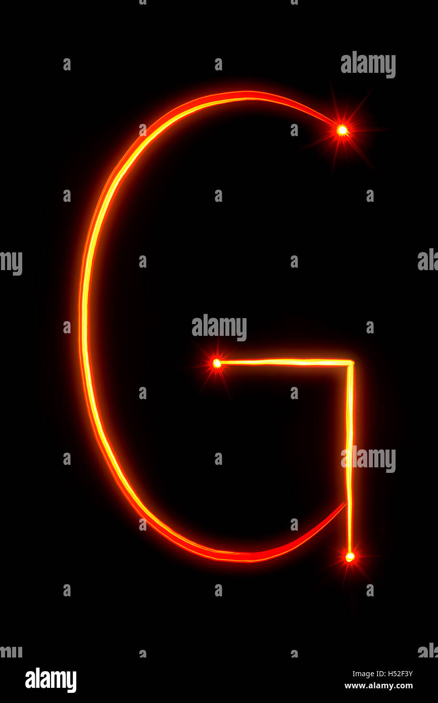 Luce rossa pittura lettera G su sfondo nero Foto Stock