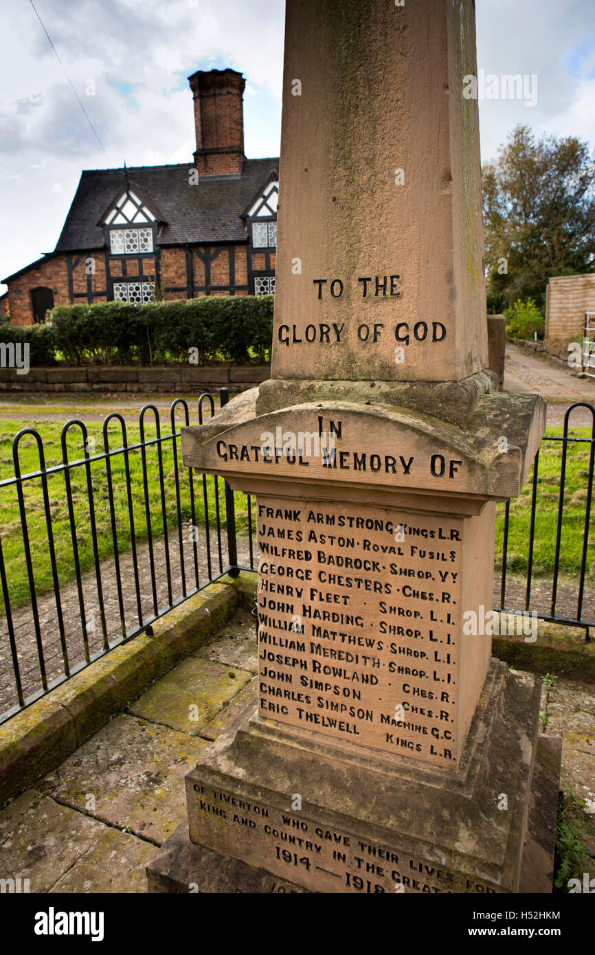 Regno Unito, Inghilterra, Cheshire, Tiverton Huxley Lane, villaggio Memoriale di guerra Foto Stock