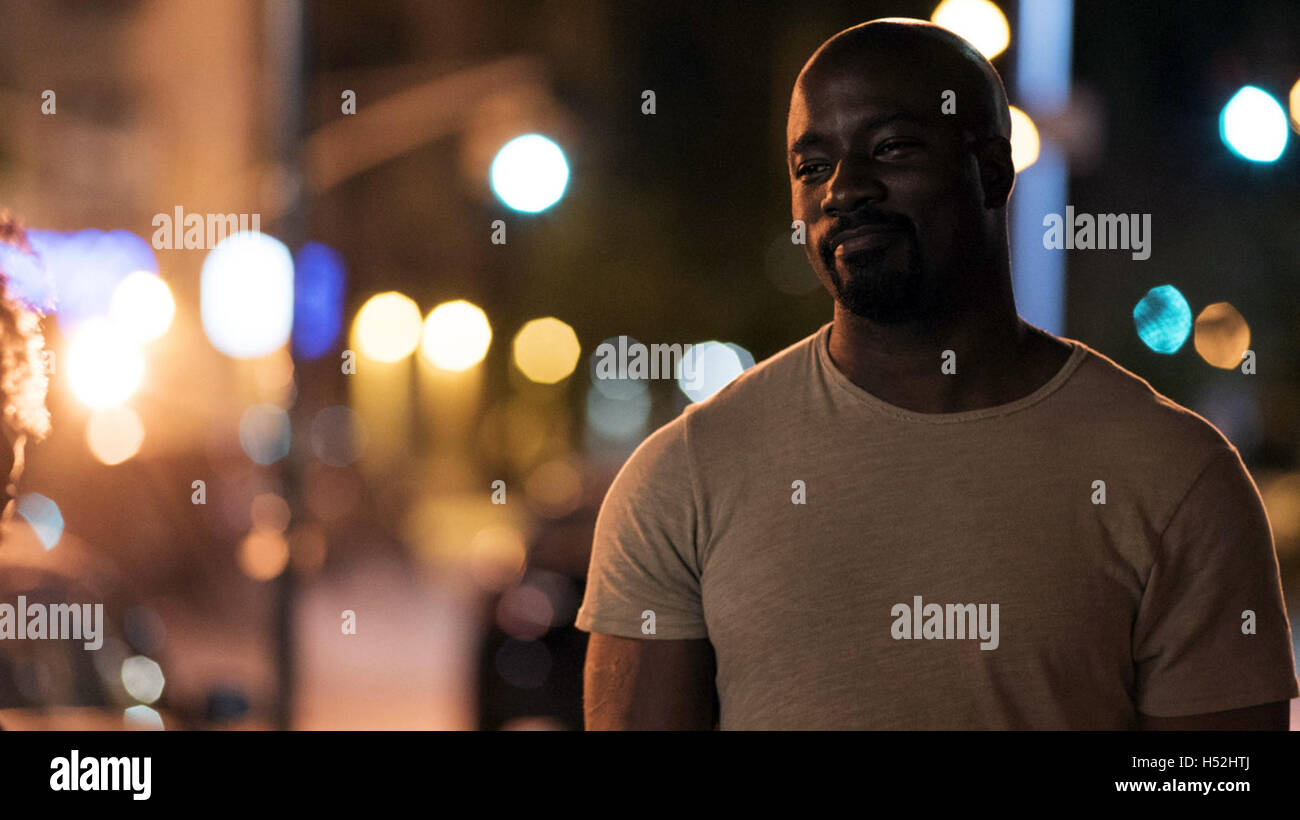 Alla meraviglia che Luke Cage, o semplicemente Luke Cage, è un americano di web tv serie creata per Netflix da Cheo Hodari Coker, basato sui fumetti di meraviglia il carattere del nome stesso. Questa fotografia è per il solo uso editoriale ed è il copyright del film company e/o il fotografo assegnato dal film o società di produzione e può essere riprodotto solo da pubblicazioni in congiunzione con la promozione del film di cui sopra. Un credito per il film company è richiesto. Il fotografo deve anche essere accreditato quando noto. Foto Stock