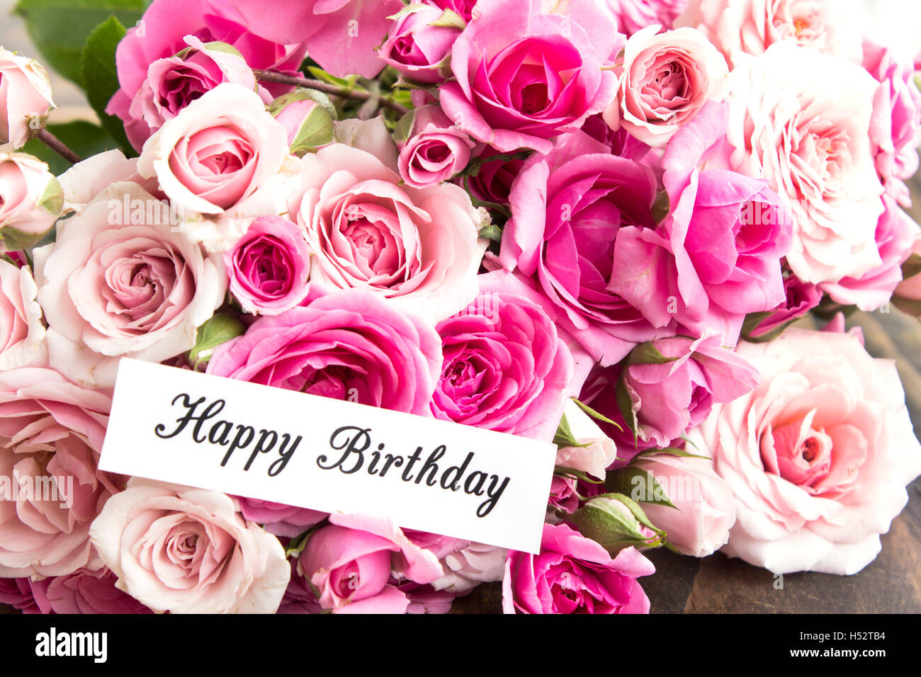 Buon Compleanno Card Con Bouquet Di Rose Rosa Foto Stock Alamy