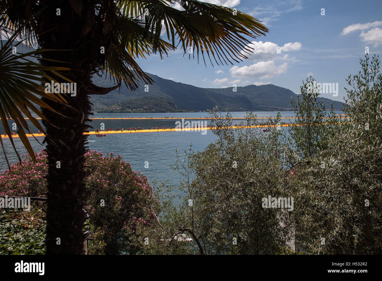Christo e Jeanne Claude 'pontili galleggianti', Lago d'Iseo, Italia 2016 Foto Stock