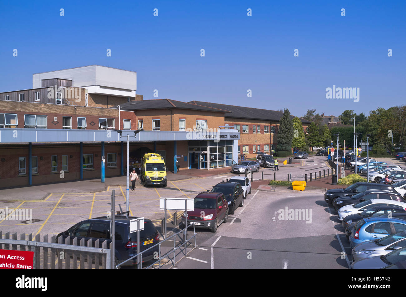 Dh Harrogate Ospedale OSPEDALE UK NHS parcheggio Ospedale Ospedale di emergenza incidente parcheggio auto Foto Stock