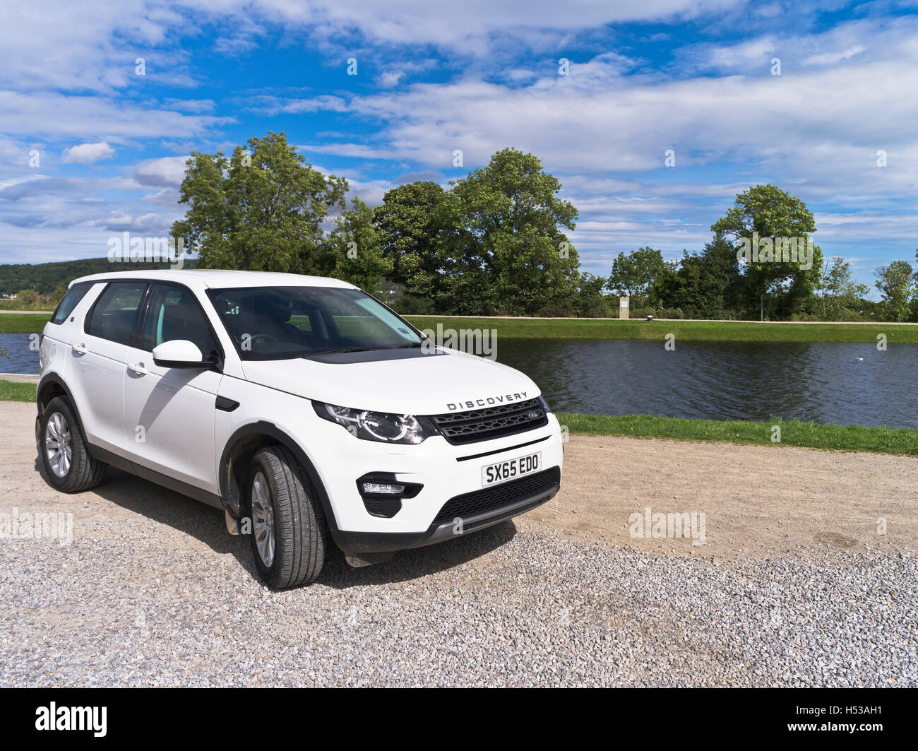 Dh scoperta sport LAND ROVER UK LAND ROVER DISCOVERY suv 4x4 bianco auto landrover Foto Stock