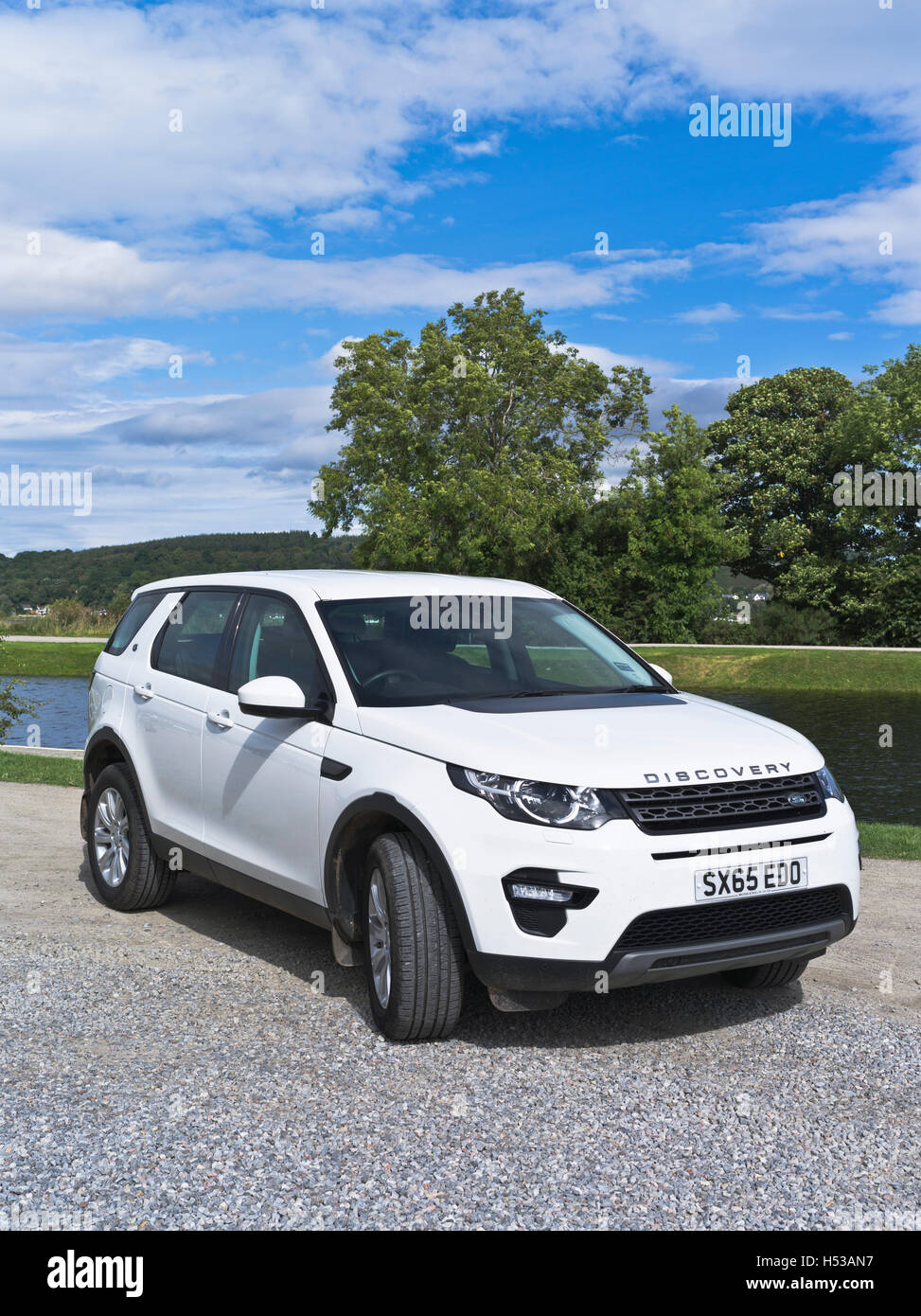 dh Discovery Sport LAND ROVER UK Range Rover Discovery SUV 4x4 auto bianca landrover Scozia Foto Stock