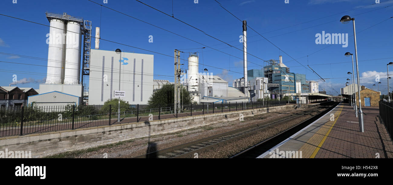 Crossfield e leva fratelli Persil factory,Warrington Bank Quay,Cheshire, Inghilterra,UK - panorama Foto Stock