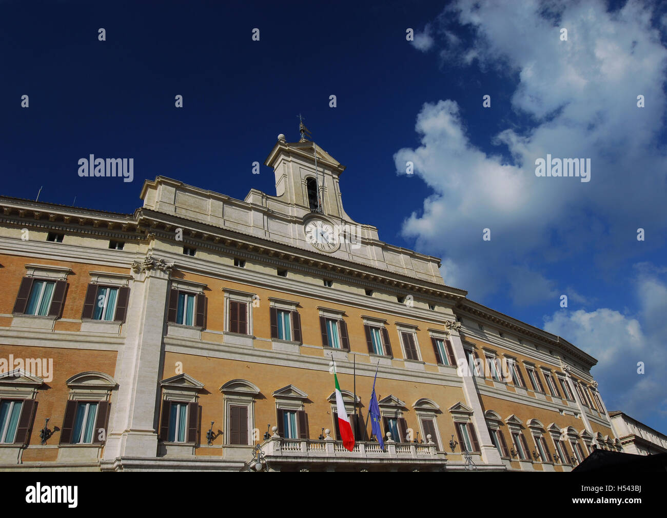 Camera dei Deputati italiana (Parlamento) nel centro storico di Roma, progettato dal famoso architetto barocco Carlo Fontana Foto Stock