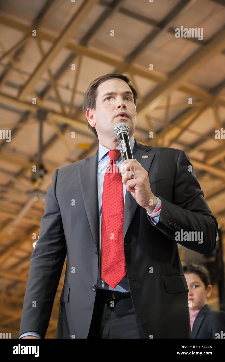 Candidato presidenziale repubblicano Marco Rubio rivolgendosi ai suoi sostenitori al Marco Rubio Rally di campagna il 1 marzo 2016 al Tropical Park in Miami Florida. Foto Stock