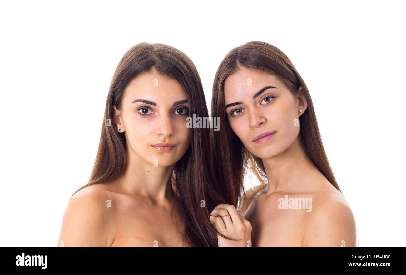 Due giovani donna con capelli lunghi in studio Foto Stock