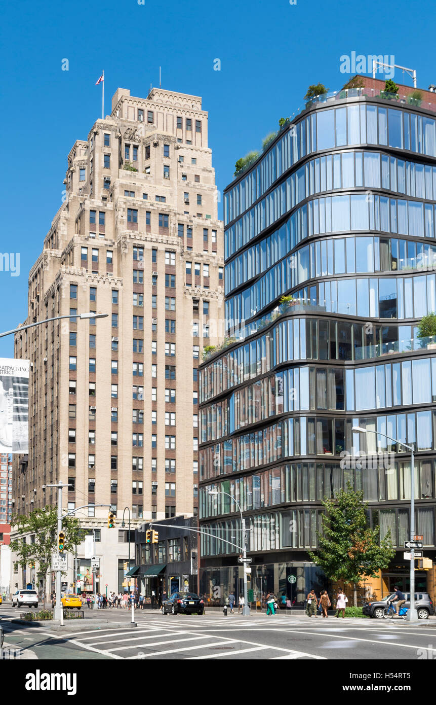 Uno Jackson Square, un moderno edificio ad appartamenti e 80 8th Avenue, un art deco Tower Building di New York City Foto Stock