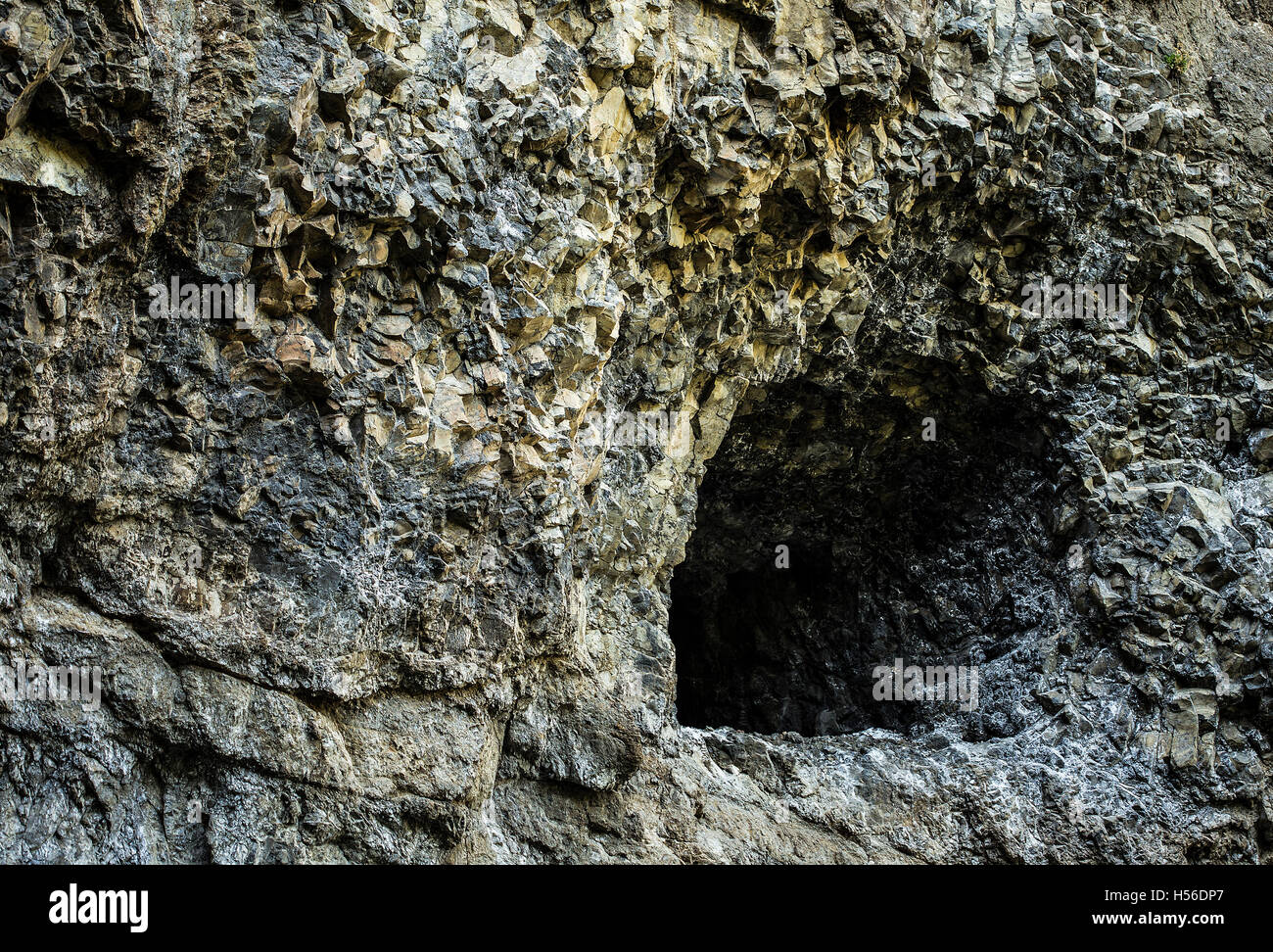 I minatori realizzato un foro di roccia per collocare una dinamite. Foto Stock