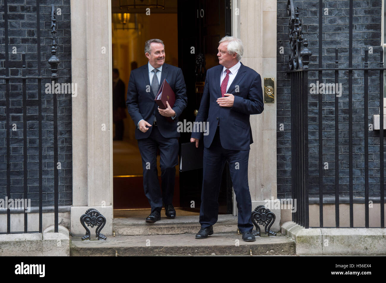 Downing Street.riunione del gabinetto.Pic mostra Liam Fox il commercio internazionale Segretario e David Davies il Segretario Brexit Foto Stock