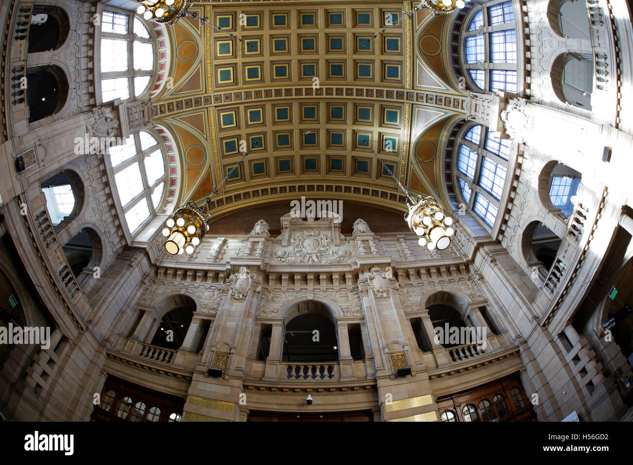 Glasgow Kelvingrove Museum interno all'interno di gallerie Foto Stock