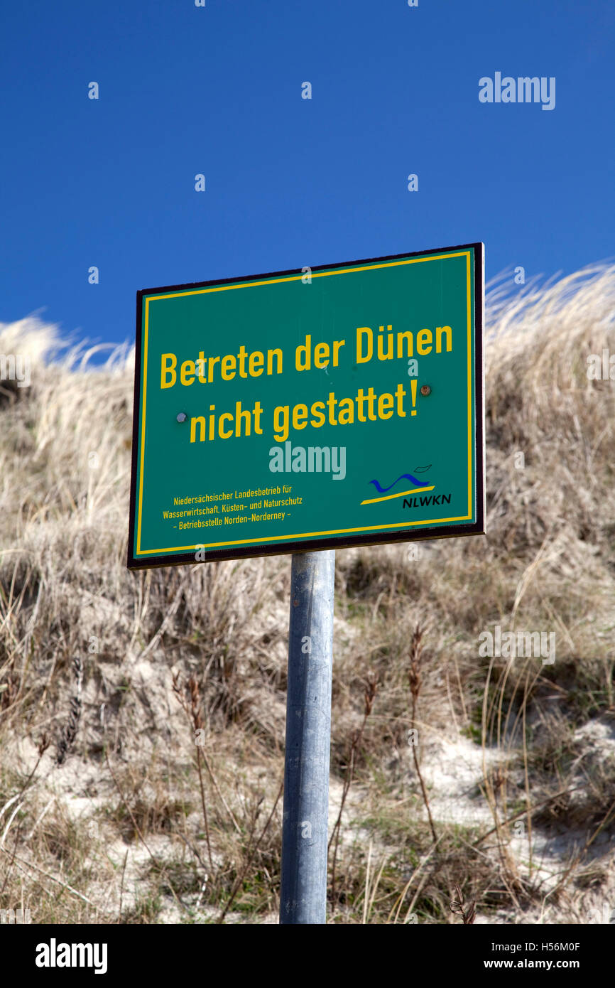 Segnale di divieto, 'Betreten der Duenen nicht gestattet', tedesco per "tenere lontane le dune", il Wadden Sea National Park di minore Foto Stock